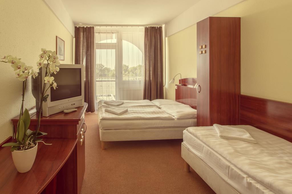 Silver Beach Resort Zamárdi Exterior foto